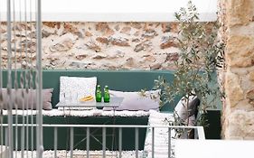 Central5 Boutique Apartments With Common Garden Next To Metro